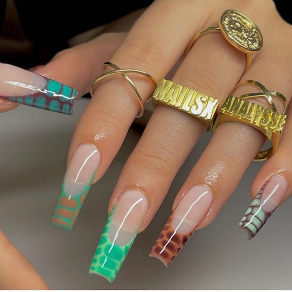 31 Best Crocodile Nail Designs — Different Color Croc Skin French Tip Nails