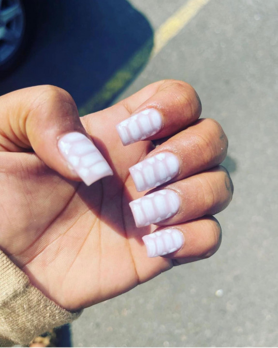 31 Best Crocodile Nail Designs — White Croc Skin Short Nails