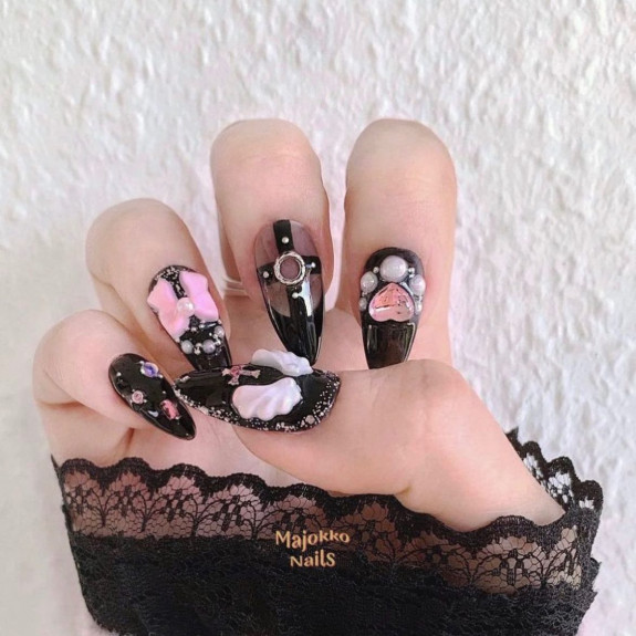 grunge nails, simple grunge nails, grunge nails coffin, grunge nails short, 90s grunge nails, black nails, fall nails, autumn nails, fall 90s nails, 90s nail designs, grunge nail designs