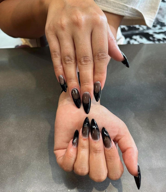 34 Grunge Nails That are Perfect For Fall — Glossy Tip Sheer Nails