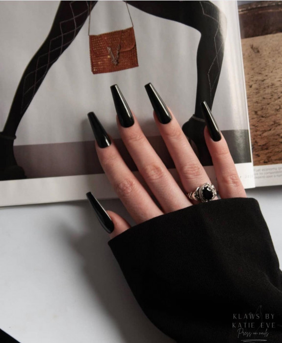 34 Grunge Nails That are Perfect For Fall — Acrylic Black Coffin Nails