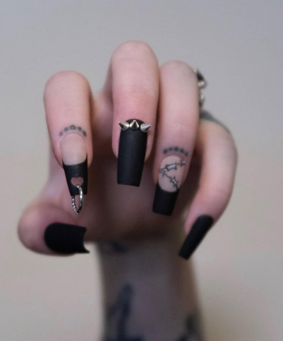 34 Grunge Nails That are Perfect For Fall — Matte Black Nails