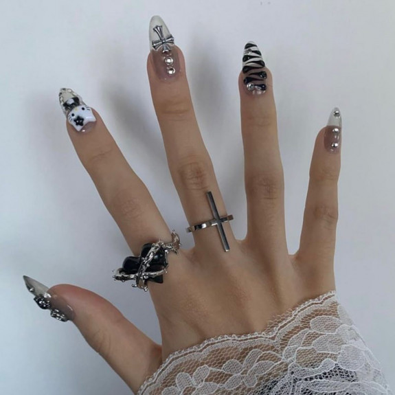 34 Grunge Nails That are Perfect For Fall — Transparent Grunge Nails