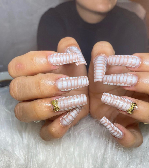 31 Best Crocodile Nail Designs — White Croc Skin Tapered Square Nails