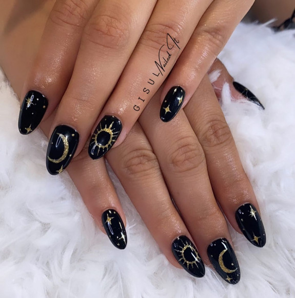 34 Grunge Nails That are Perfect For Fall — Gold Moon & Sun Black Nails