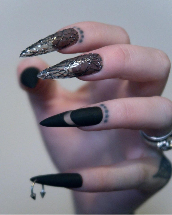 34 Grunge Nails That are Perfect For Fall — Black Sheer & Matte Black Stiletto Nails