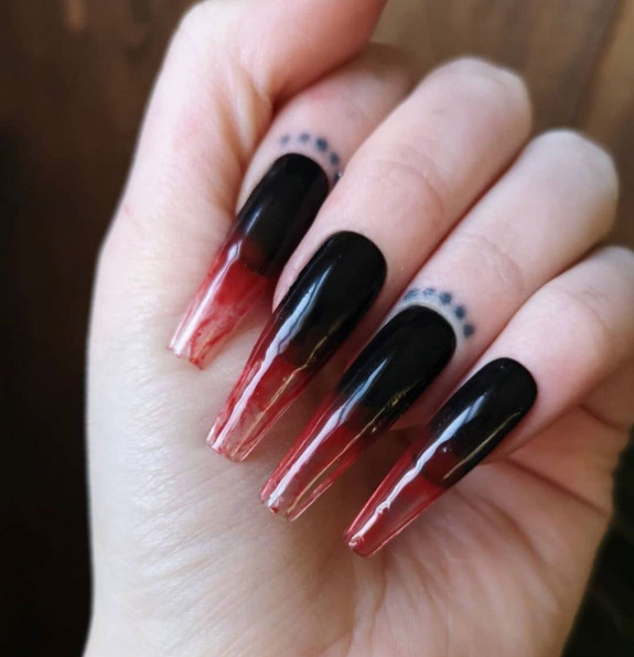 34 Grunge Nails That are Perfect For Fall — Red and Black Nails