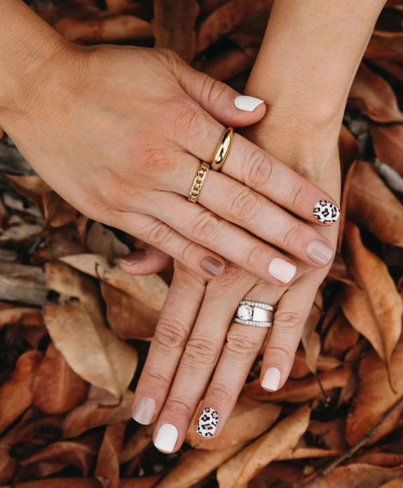 35 Fresh Autumn Nail Art Ideas To Try Now — Leopard + Neutral Short Nails