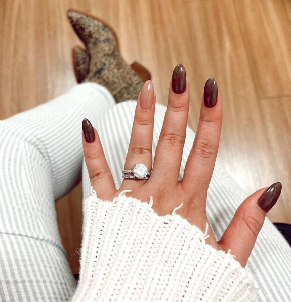 35 Fresh Autumn Nail Art Ideas To Try Now — Two-Toned Brown Nails