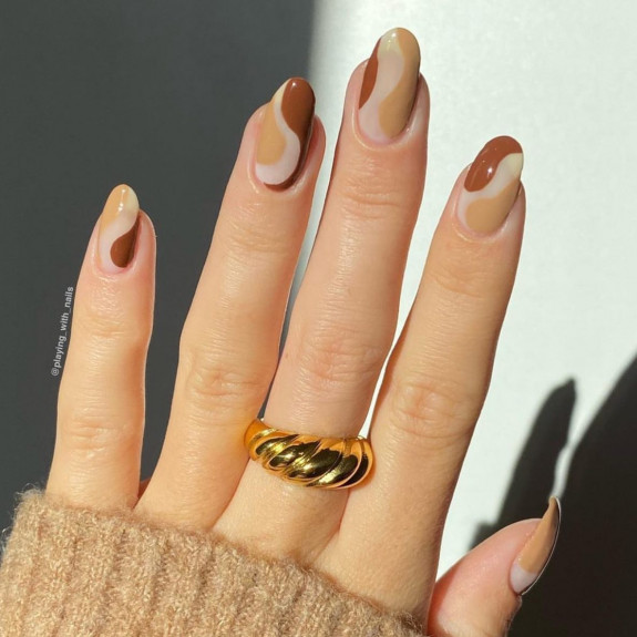 35 Fresh Autumn Nail Art Ideas To Try Now — Swirl Earthy-Toned Nails