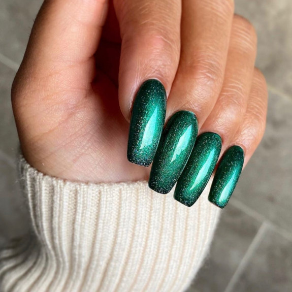 31 Beautiful Green Nail Designs For Fall — Loose Glitter Dark Green Nails