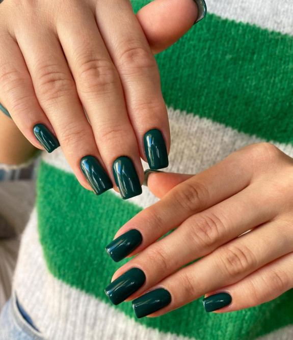 31 Beautiful Green Nail Designs For Fall — Dark Green Square Nails