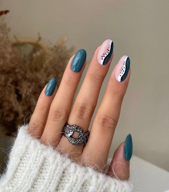 31 Beautiful Green Nail Designs For Fall — Abstract White & Dark Green Nails