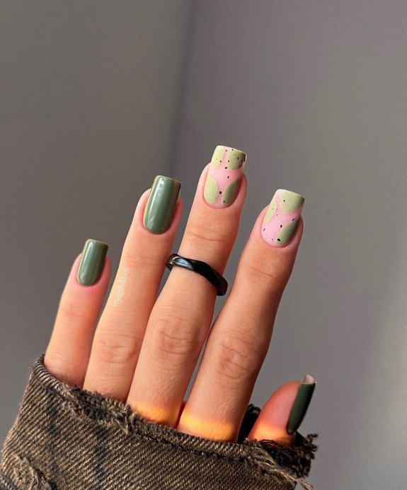 31 Beautiful Green Nail Designs For Fall — Mint Green Abstract + Dark Green Nails