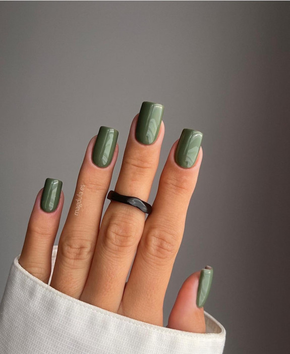 31 Beautiful Green Nail Designs For Fall — Simple Olive Green Square Nails