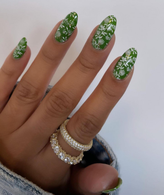 31 Beautiful Green Nail Designs For Fall — White Floral Fresh Green Nails