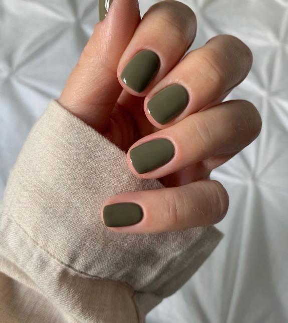 31 Beautiful Green Nail Designs For Fall — Dark Olive Green Short Nails