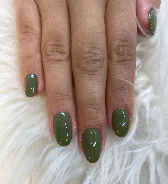 31 Beautiful Green Nail Designs For Fall — Olive Green Oval Nails