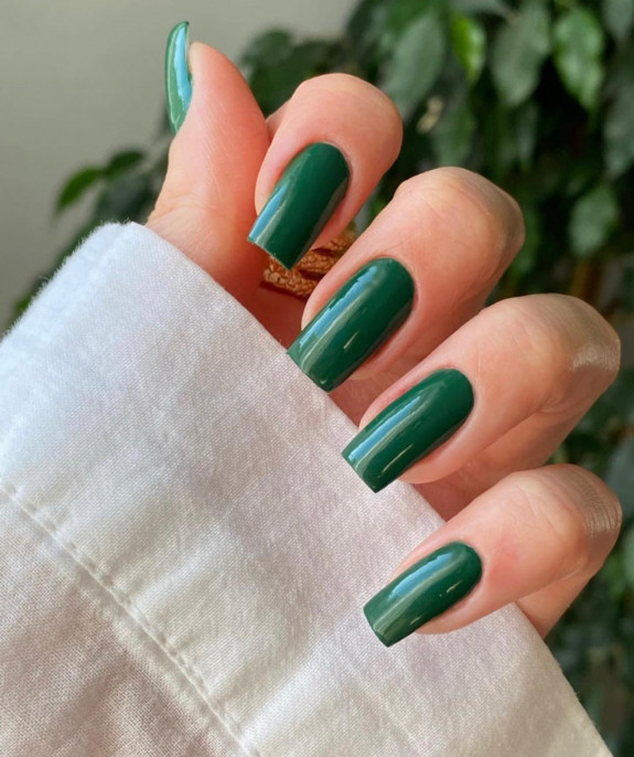 31 Beautiful Green Nail Designs For Fall — Dark Green Tapered Square Nails