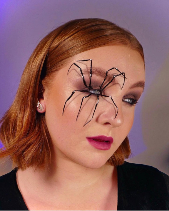 35 Creepy Spider Makeup Ideas for Halloween 2022 — Spider Crawls on Eye