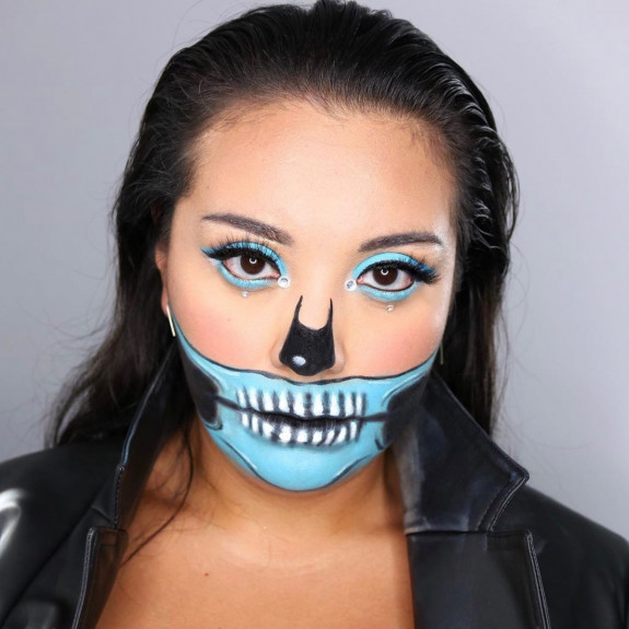 30 Halloween Makeup Looks for 2022 — Cute Blue Skull Lips