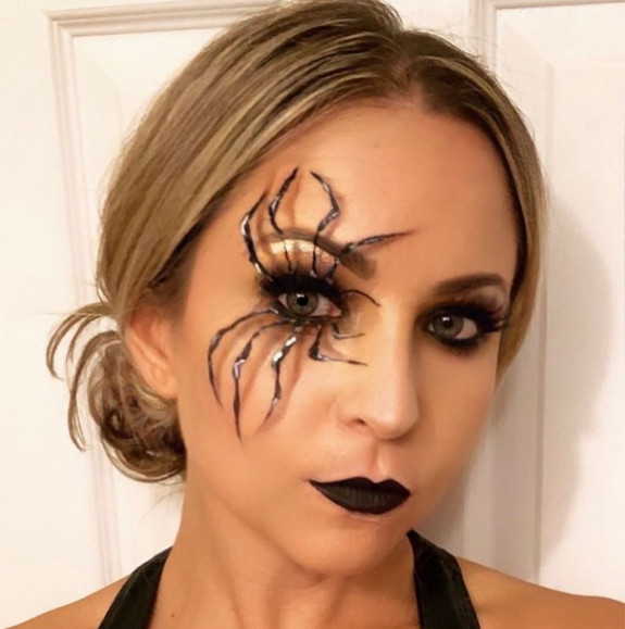 35 Creepy Spider Makeup Ideas for Halloween 2022 —3D Spider Eye Makeup + Dark Lips