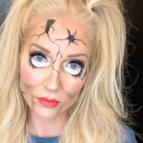 30 Halloween Makeup Looks for 2022 — Cracked Skin Makeup