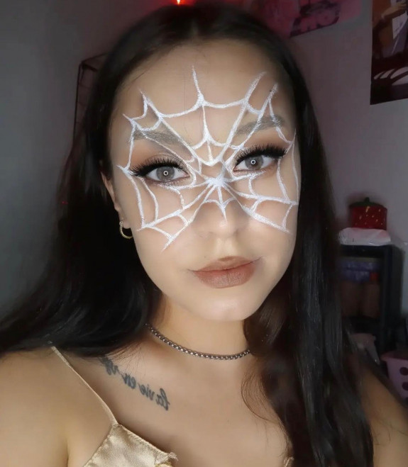 35 Creepy Spider Makeup Ideas for Halloween 2022 —White Spider Web Face Makeup