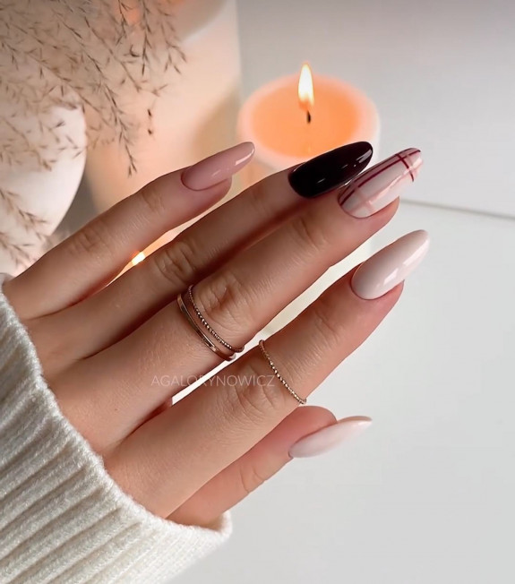 25 Autumnal Nails in 2022 — Black + Soft Color Plaid Nails