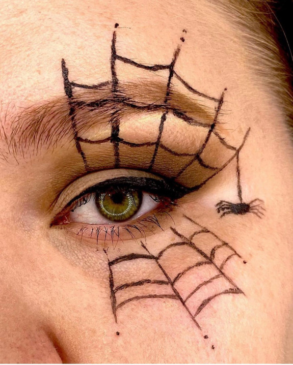 35 Creepy Spider Makeup Ideas for Halloween 2022 —Closed Up Spider Web Liner Makeup