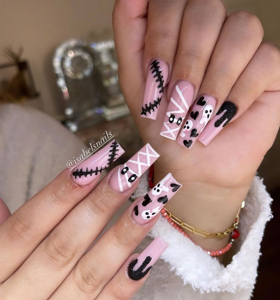 80+ Gorgeous Halloween Acrylic Nails — Black and White Nude Pink Nails