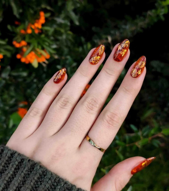 40+ Thanksgiving Nail Ideas — Gold Leave Brown Nails