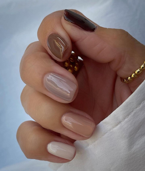 40+ Thanksgiving Nail Ideas — Gradient Neutral Nails Color