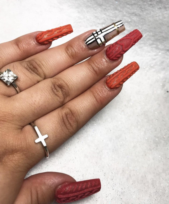 40+ Thanksgiving Nail Ideas — Black Plaid + Sweater Coffin Nails