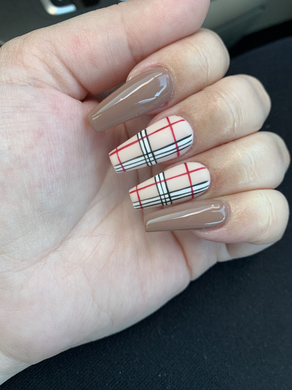 30+ Chic Fall Nail Colors & Designs — Neutral Burberry Nails