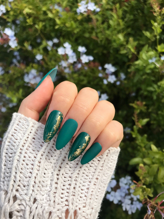 30+ Chic Fall Nail Colors & Designs — Emerald Green Nails