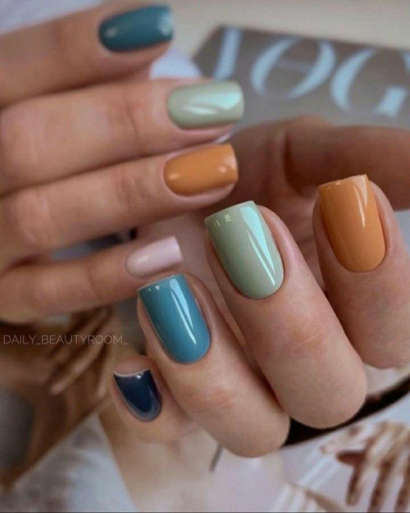 brown french tip nails, fall nail designs, fall nails 2022, fall nail art, fall nail ideas, autumn nail ideas, autumn nails 2022, tortoiseshell nails, burgundy nails, thanksgiving nails, october nails, september nails, french tip nails, fall french tip nails,  autumn nail designs, fall nail colors