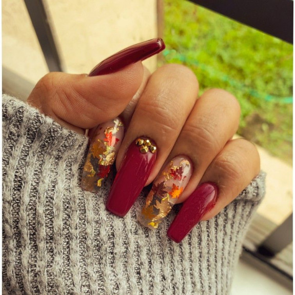 30+ Chic Fall Nail Colors & Designs — Encapsulated nail art maple leaves