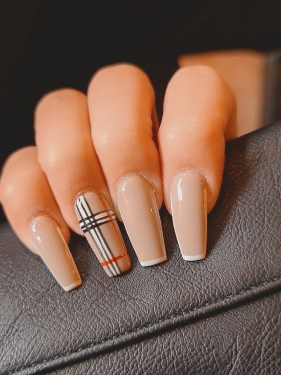 30+ Chic Fall Nail Colors & Designs — Neutral Plaid Nails