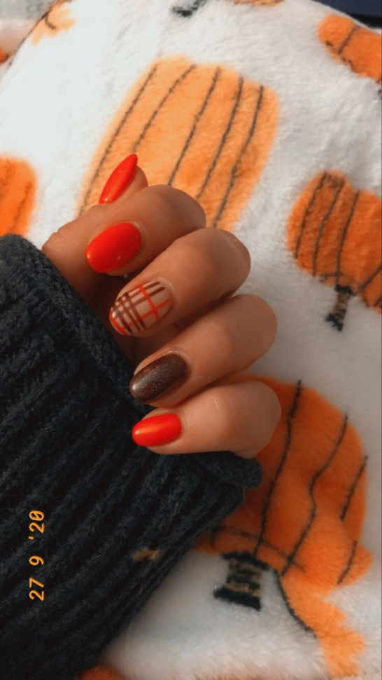 30+ Chic Fall Nail Colors & Designs — Plaid Short Nails