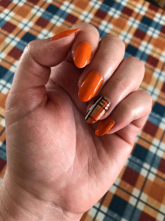 30+ Chic Fall Nail Colors & Designs — Orange Plaid Nails