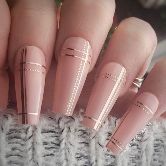 35 Best Nude Christmas Nails — Metallic Gold Tartan Nude Coffin Nails