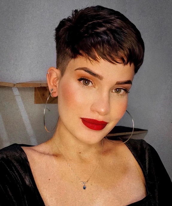 32 Pixie Cuts That Are So Trendy — Crown Layered Pixie with An Undercut