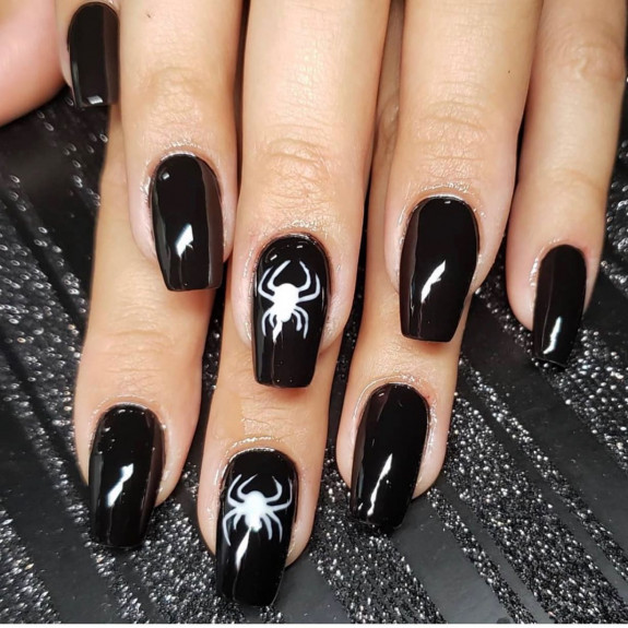 Halloween nails, Halloween nail designs, Halloween nail ideas, black Halloween nails, Halloween nails 2022, Black Halloween Nails Short, Black Ombre Halloween Nails, Black Halloween Nails Acrylic, Black nails