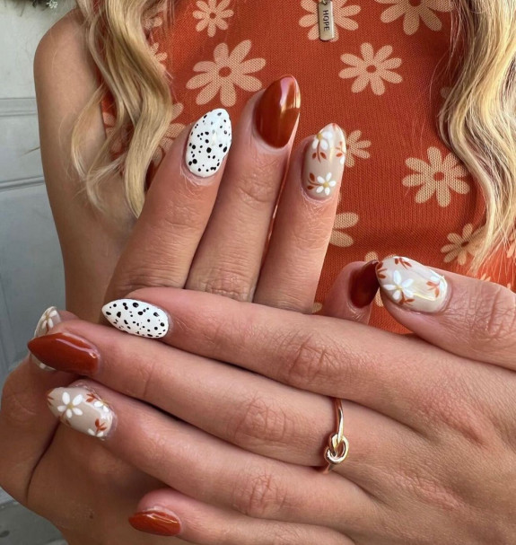 Fall floral nails, autumn floral nails, fall nails, fall nail designs, floral nail designs 2022, flower french tips, fall nails with flower accents