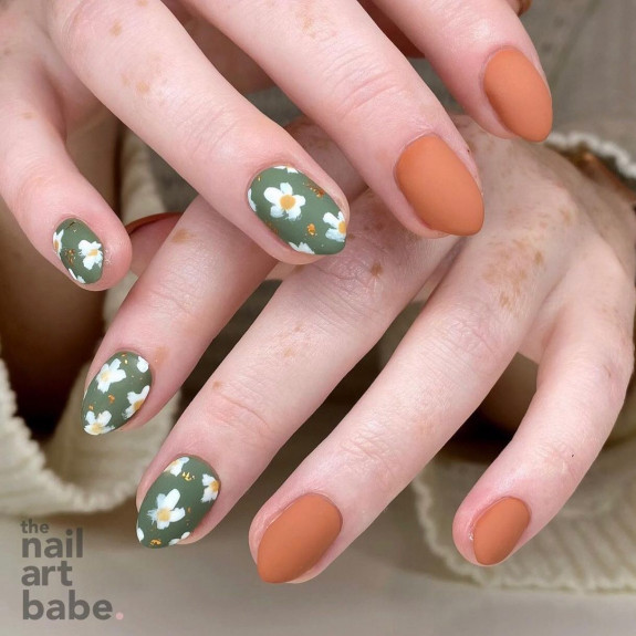 49 Pretty Fall Floral Nails — Matte Green and Brown Flower Nails