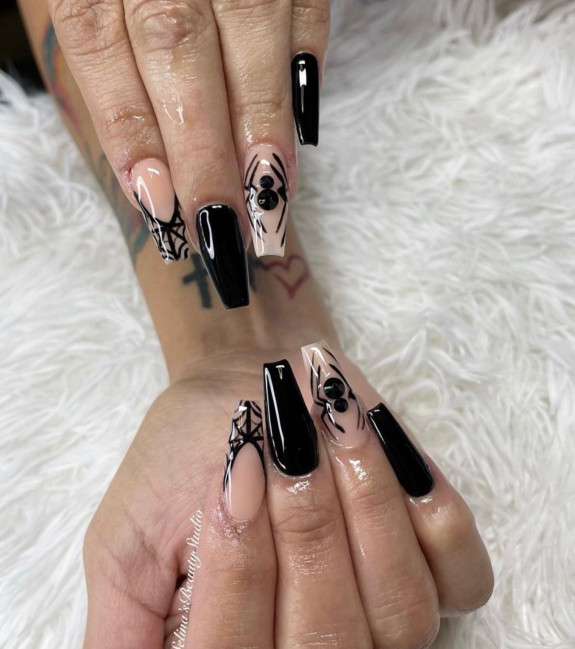 53 Black Halloween Nails — Spider Nude Nails