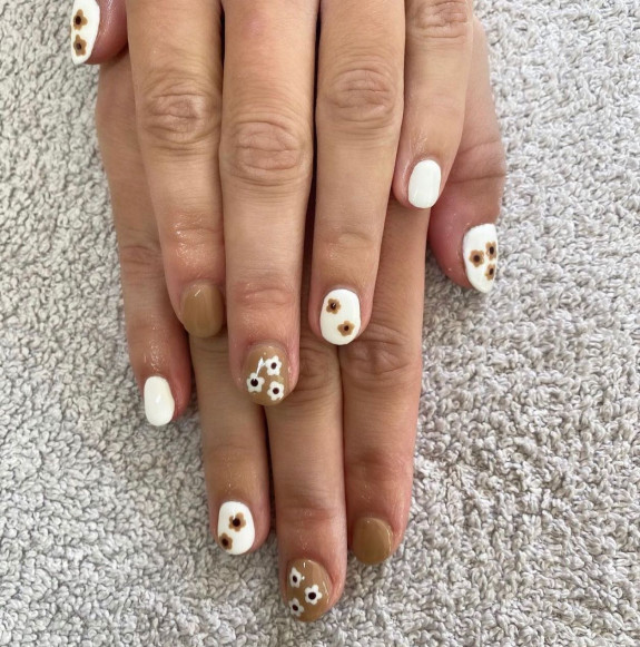 49 Pretty Fall Floral Nails — Brown and White Floral Nails