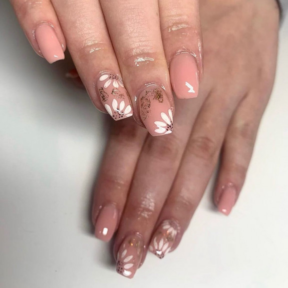 Fall floral nails, autumn floral nails, fall nails, fall nail designs, floral nail designs 2022, flower french tips, fall nails with flower accents