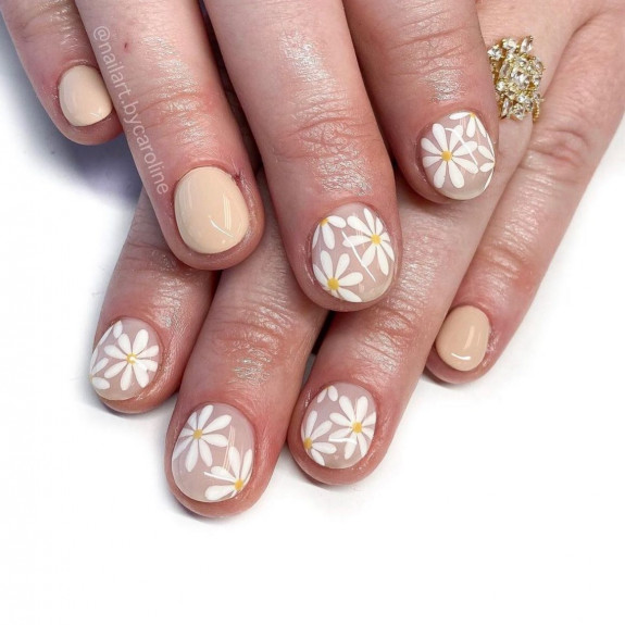 49 Pretty Fall Floral Nails — White Floral Short Nude Nails